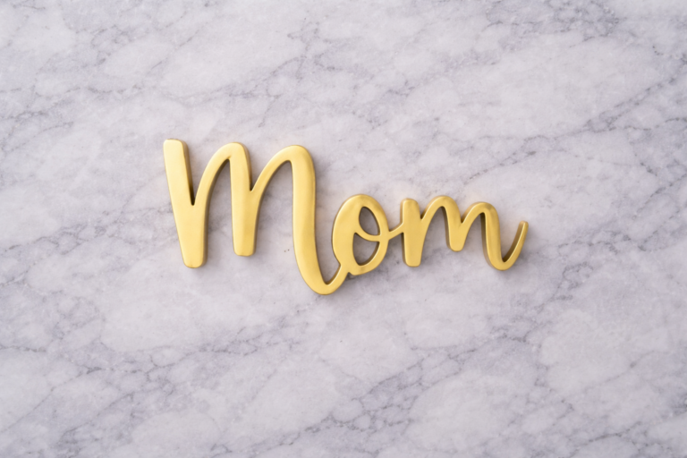 Escrito en oro sobre mármol